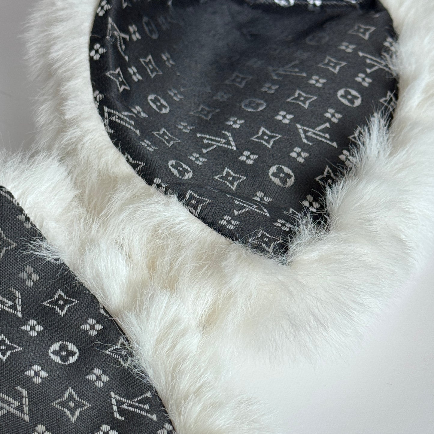 Helmet EARZ - LV White & Black